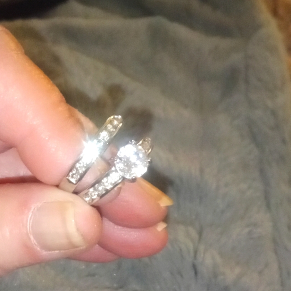 Ring's (CZ)